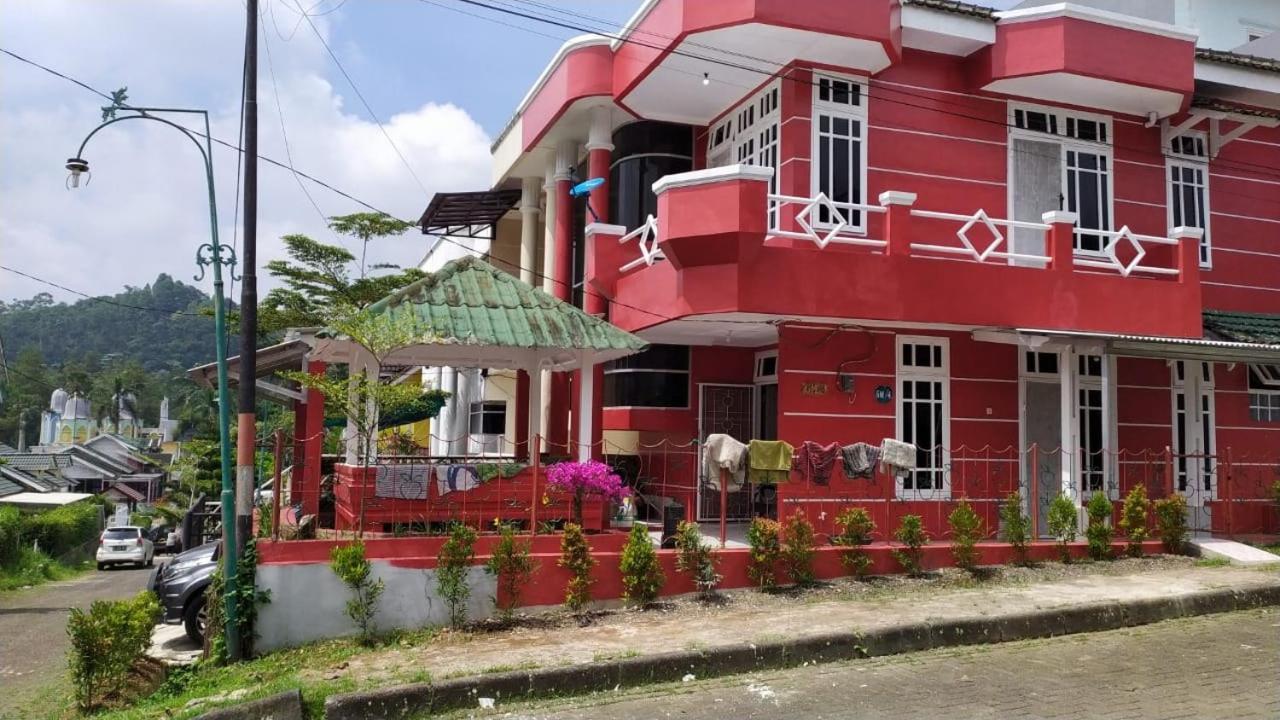 Villa Musti Green Apple Cipanas Sindanglaya Eksteriør bilde