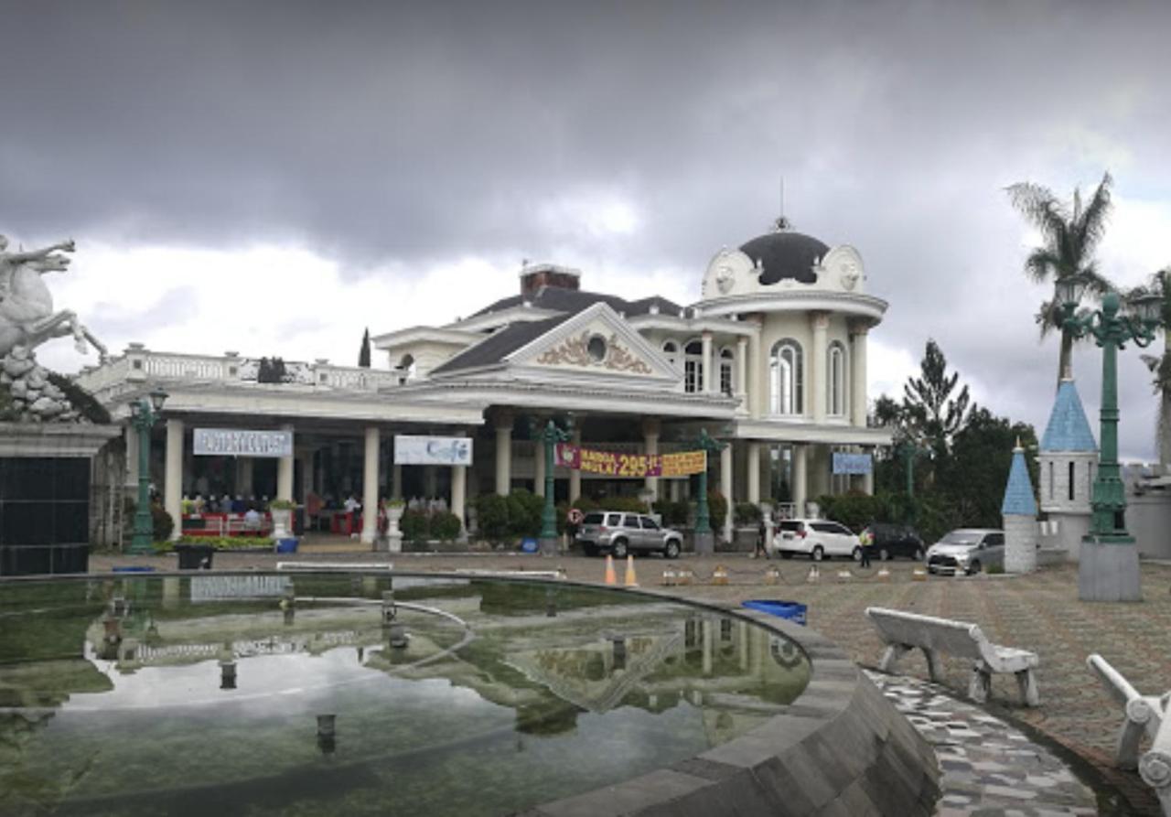 Villa Musti Green Apple Cipanas Sindanglaya Eksteriør bilde