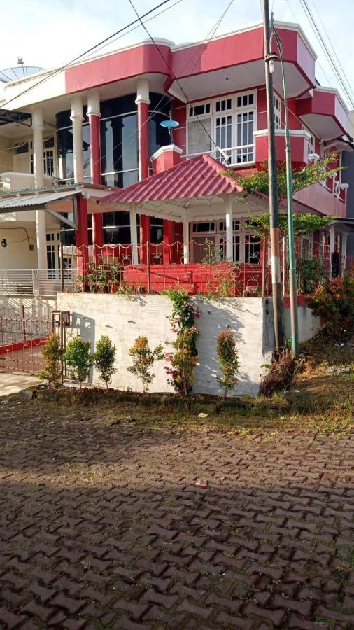 Villa Musti Green Apple Cipanas Sindanglaya Eksteriør bilde
