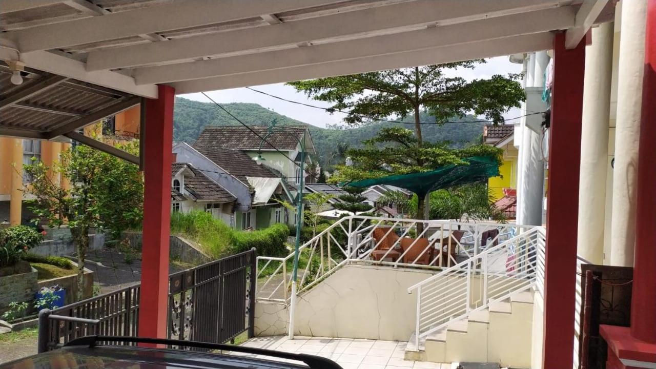 Villa Musti Green Apple Cipanas Sindanglaya Eksteriør bilde